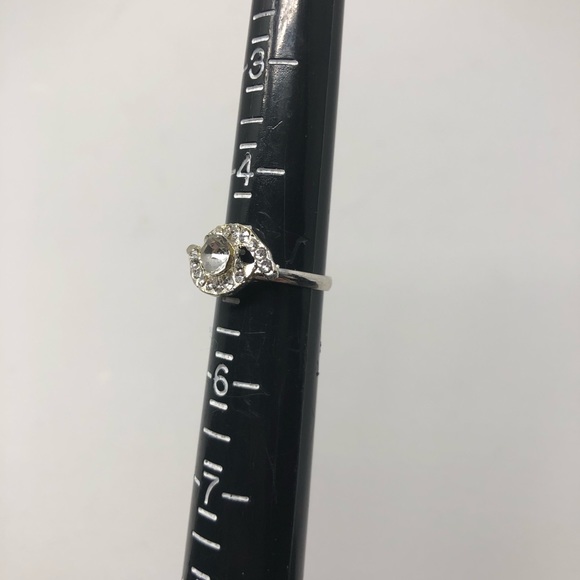 🎈5 for $35! Crystal Pinky Ring - Picture 4 of 6